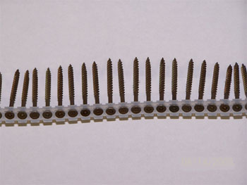 Example of Screw Guns Screws in Holder for Feeding